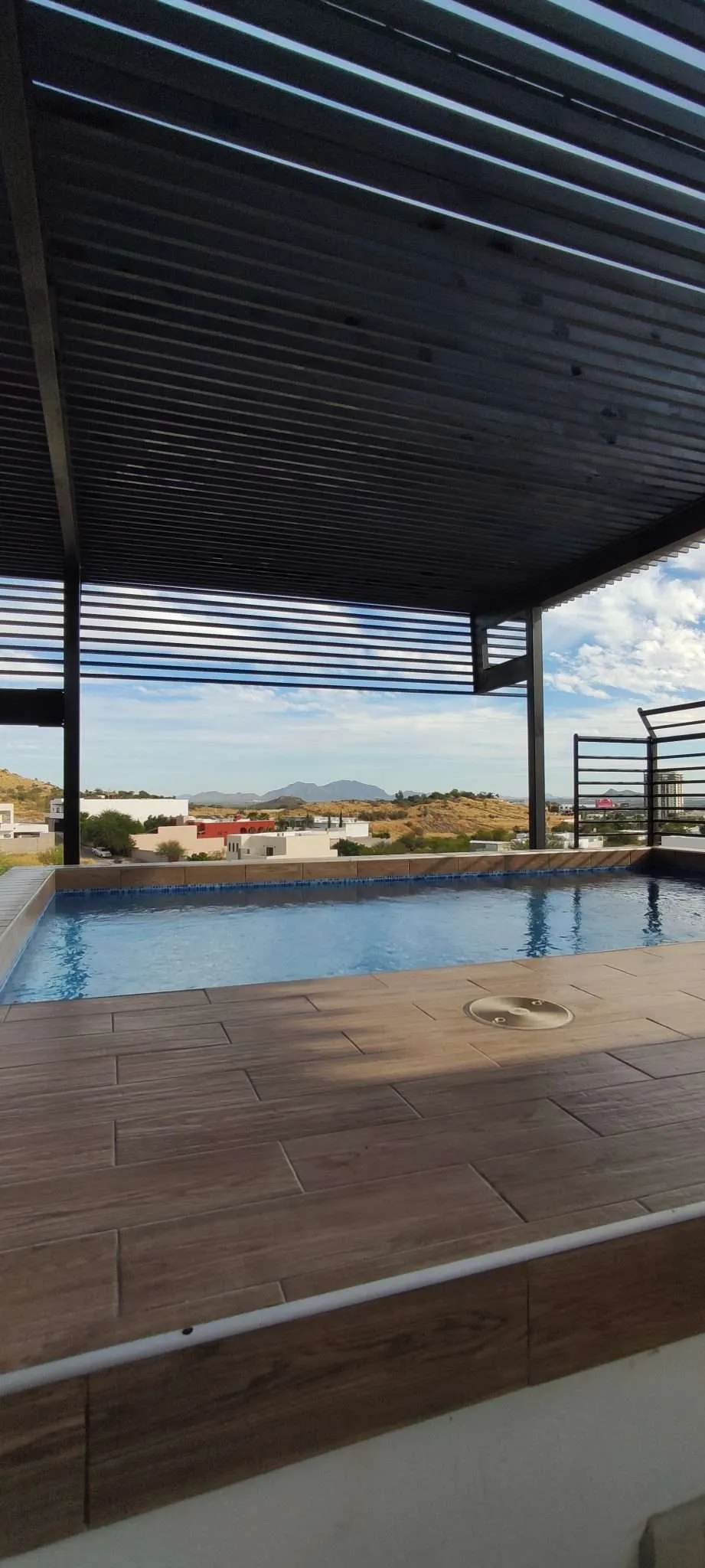 Alberca de Lomas Altas Vertical Living Alberca de Lomas Altas Vertical Living